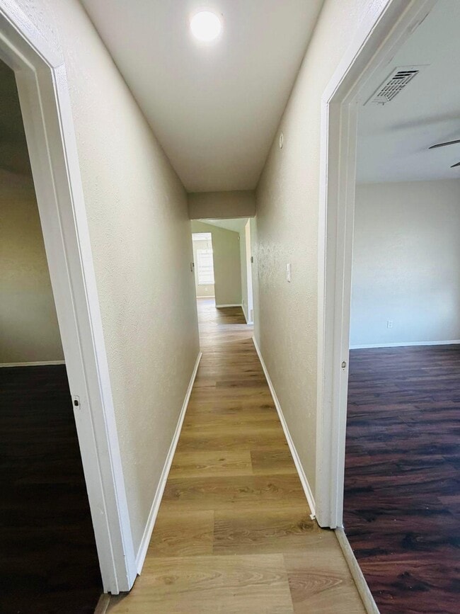 Building Photo - 3304 Hanover Dr