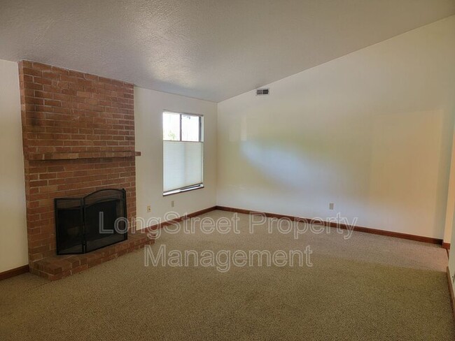 Building Photo - 3947 NW Tamarack Dr