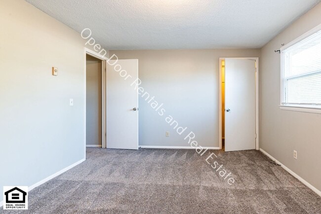 Building Photo - 922 East Ave