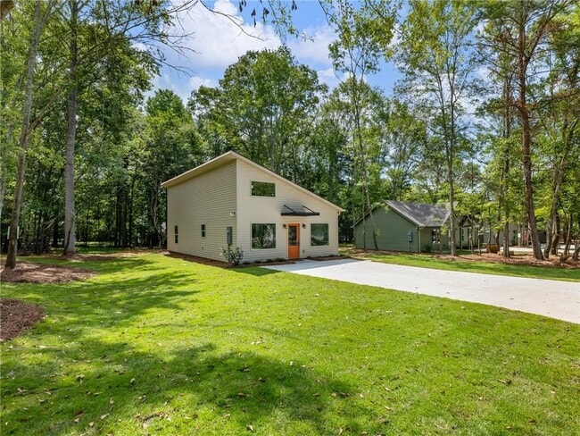 Building Photo - 8083 Beachwood Dr