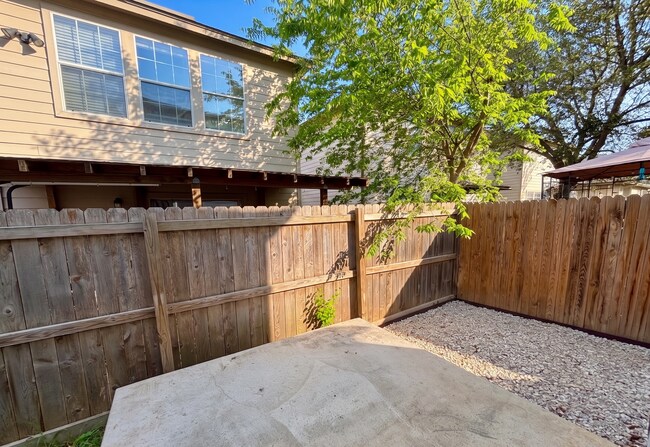 Building Photo - Spacious 4 Bedroom Home in Bristol Forest!