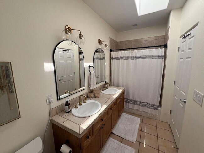 Building Photo - 772 Viento Cir