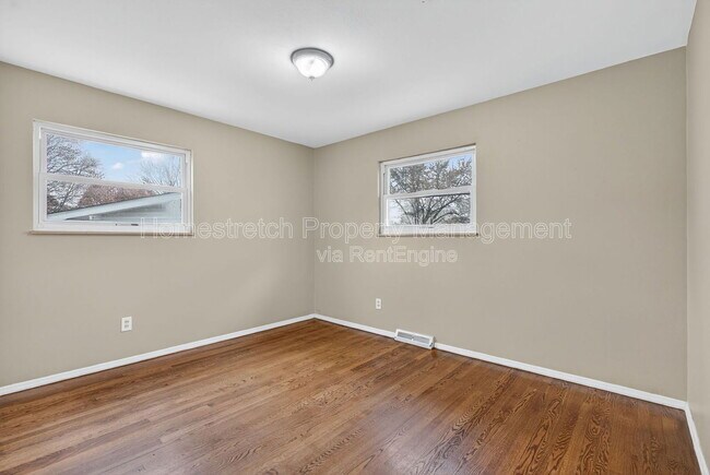 Building Photo - 2 Canary Ct