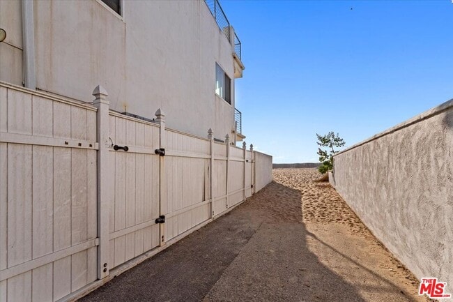 Building Photo - 6955 Trolleyway S