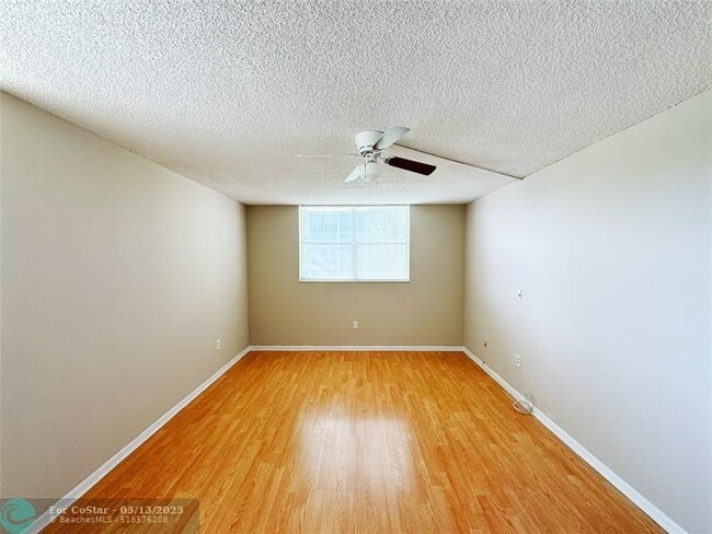 Building Photo - 1820 N Lauderdale Ave