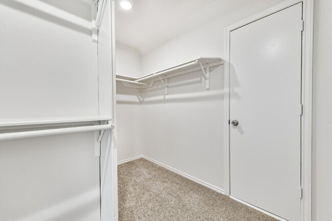 Building Photo - 106 Mango St