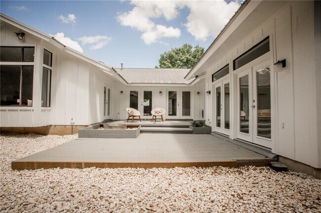 Building Photo - 5139 Meadow Creek Dr