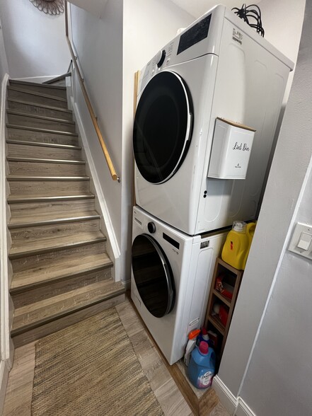 Building Photo - 52 Krakow St