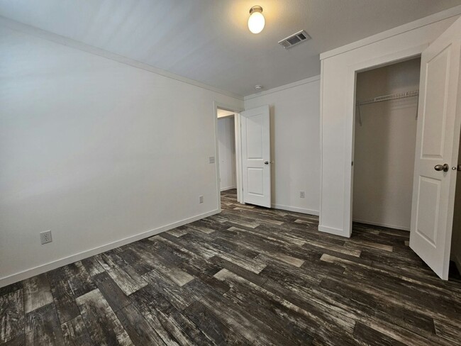 Building Photo - 6710 Hidden Oaks Dr