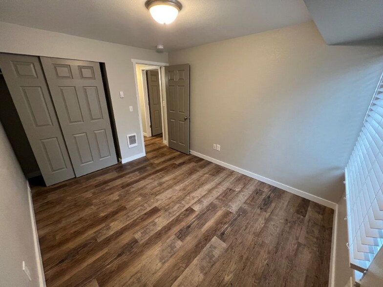 Building Photo - 2400 20th Ave NW