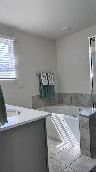 Building Photo - 1445 Superior Dr