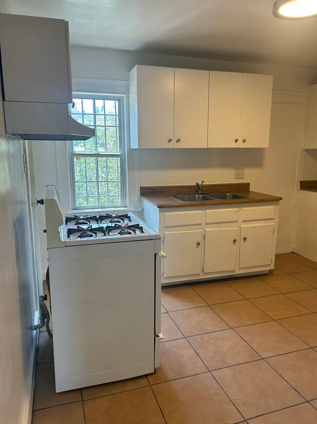 Building Photo - 5518Mont