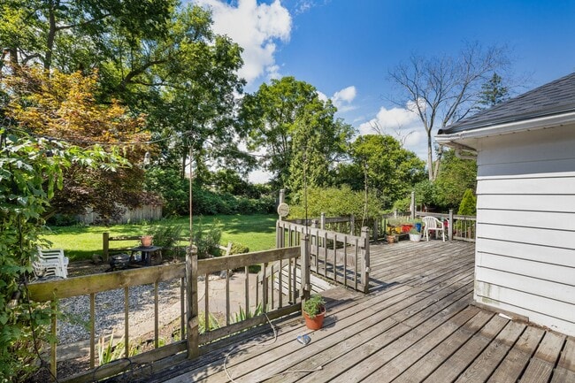 Building Photo - Charming 3 Bedroom, 2 Bath Home with Abundant Space & Natural Light