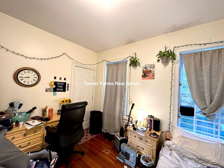 Building Photo - 107 Fisher Ave