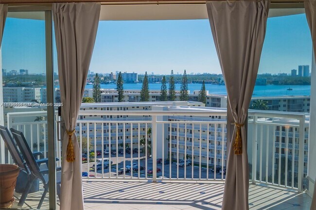 Building Photo - 18011 Biscayne Blvd
