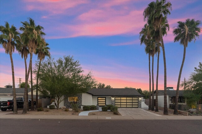 Building Photo - 8525 E Clarendon Ave