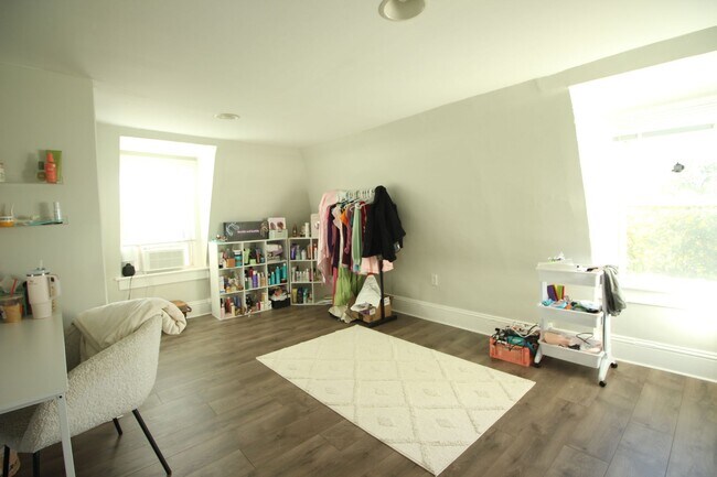 Building Photo - 713 Spring Garden St