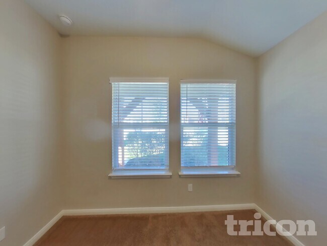 Building Photo - 13618 Paxton Blvd