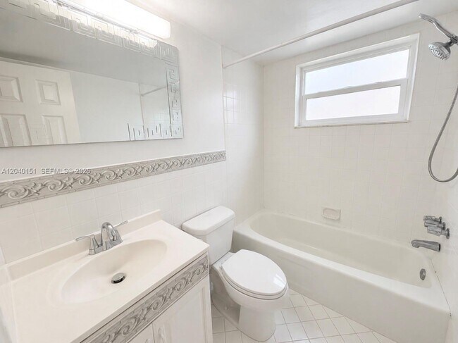 Building Photo - 5771 SW 36th Ct