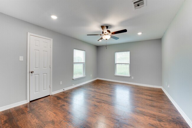 Building Photo - 11215 Munn St