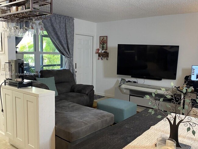 Building Photo - 1425 Arthur St