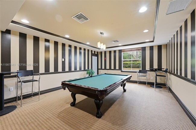 Building Photo - 520 SE 5 Ave