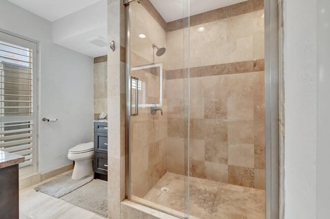 Building Photo - 4450 NE 23rd Ave