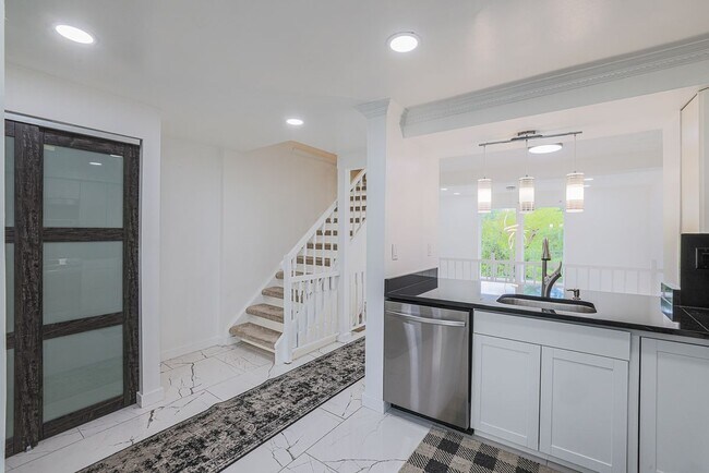 Building Photo - 9 Stillwood Cir
