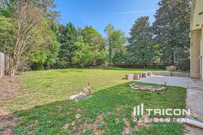 Building Photo - 4475 N Peachtree Rd