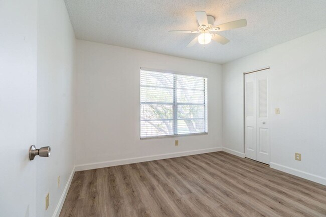 Building Photo - Beautiful 3 bedroom 2.5 bathroom townhouse for rent near USF.
