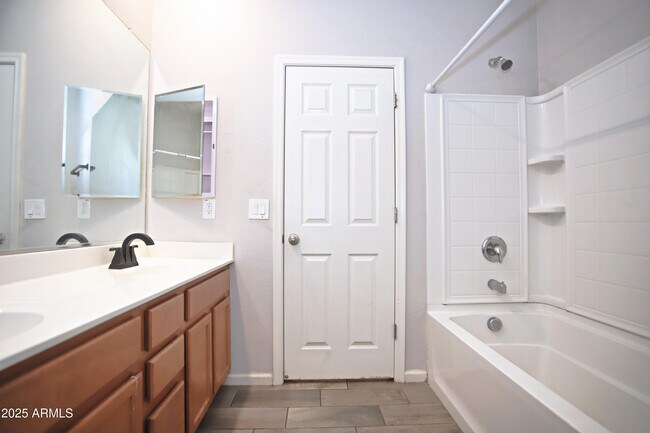 Building Photo - 1709 Grenadine Rd