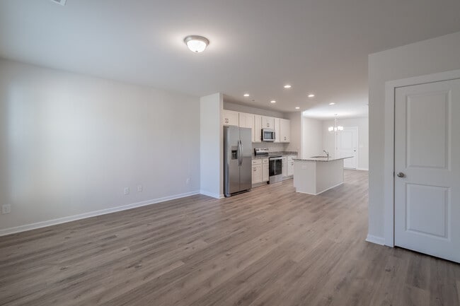 Building Photo - 223 Hoskins Ave Dr