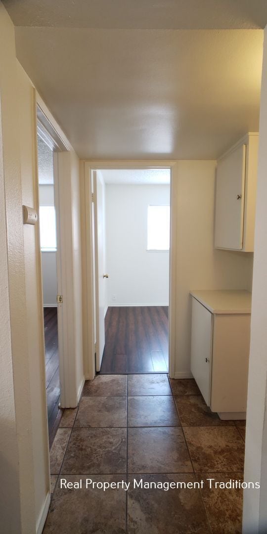 Building Photo - Cute 3 + 2 in Palmdale