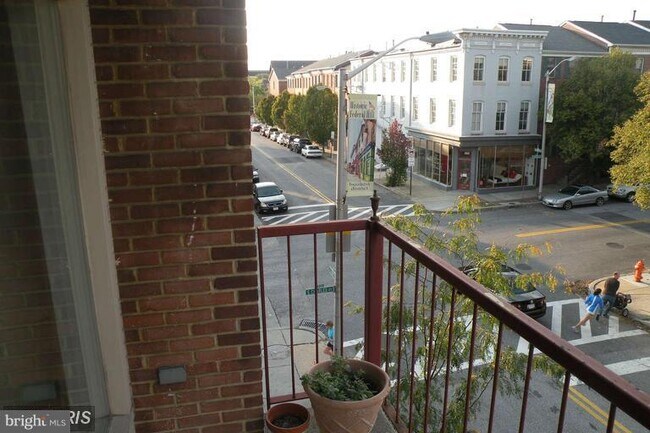 Building Photo - 911 S Charles St