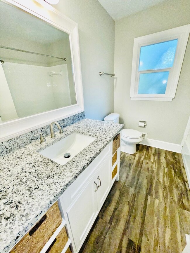 Building Photo - 3 bed 1.5 bath ranch style house *50% off the first month with a 12 month lease*