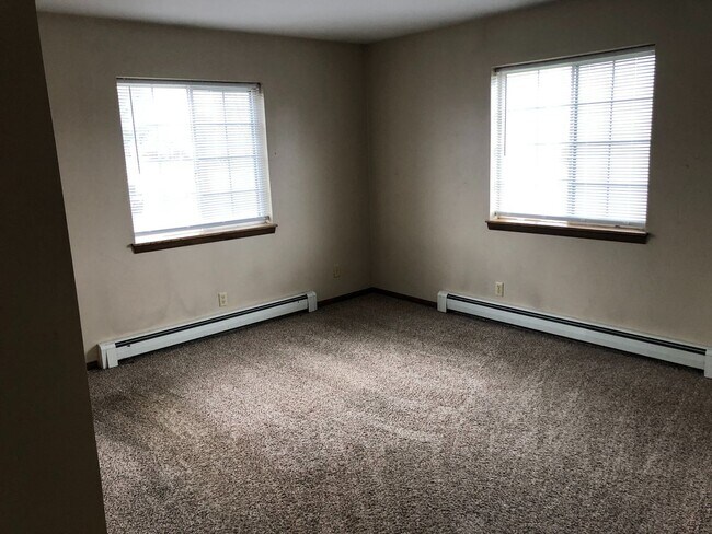 Building Photo - Spacious 1 bedroom plus den.