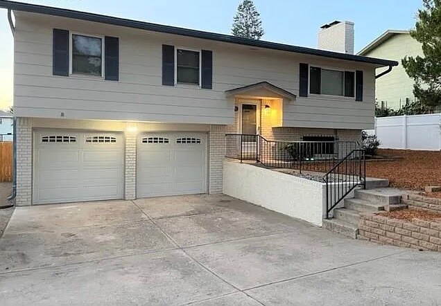 Building Photo - 5890 Del Paz Dr