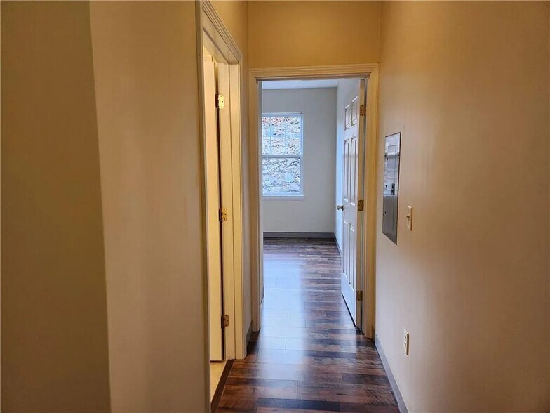 Building Photo - 98 Mill St