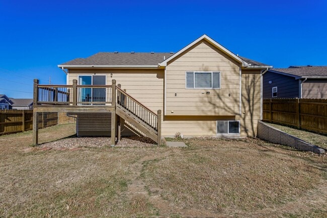 Building Photo - Need lots of storage?  CHECK OUT THIS 2 BE...