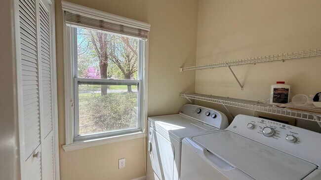 Building Photo - Lovely 3 bedroom, 2 bathroom ranch home in heart of Ballantyne