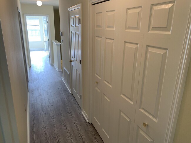 Building Photo - 2717 Bay Club Dr