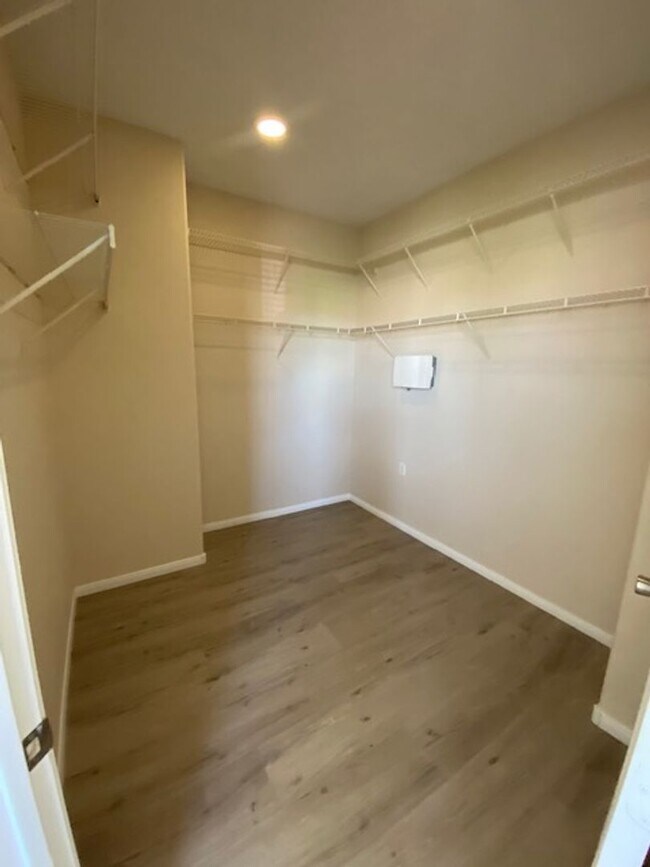 Building Photo - 3 bedroom home in Sky Ridge