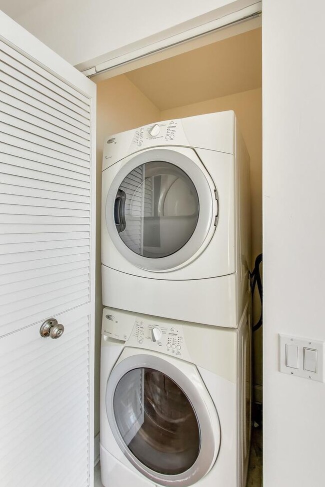 Building Photo - 1001 W Madison St