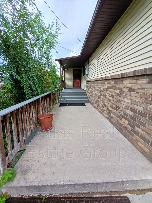 Building Photo - 7428 S 700 E