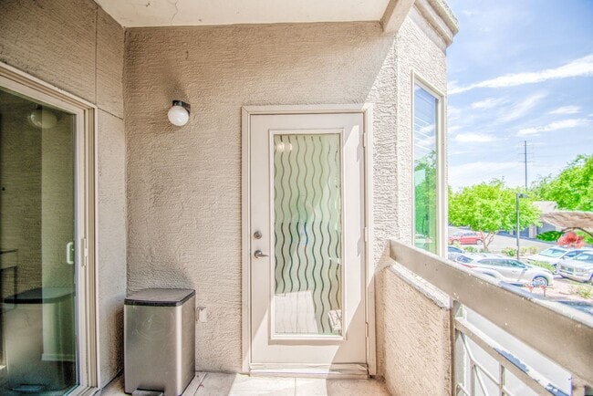 Building Photo - ASU Stay at Regatta Pointe!