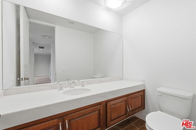 Building Photo - 211 S Spalding Dr