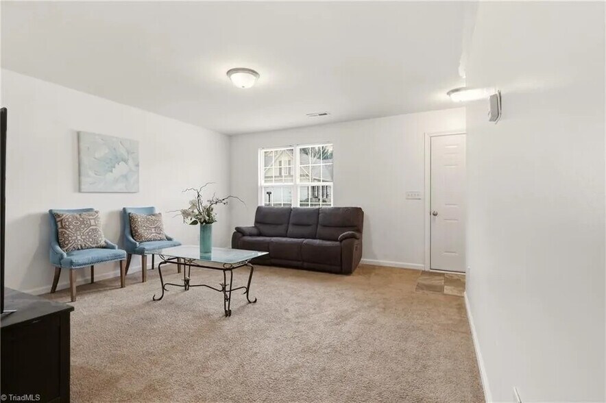 Building Photo - Room in House on Ransom Trace Ct