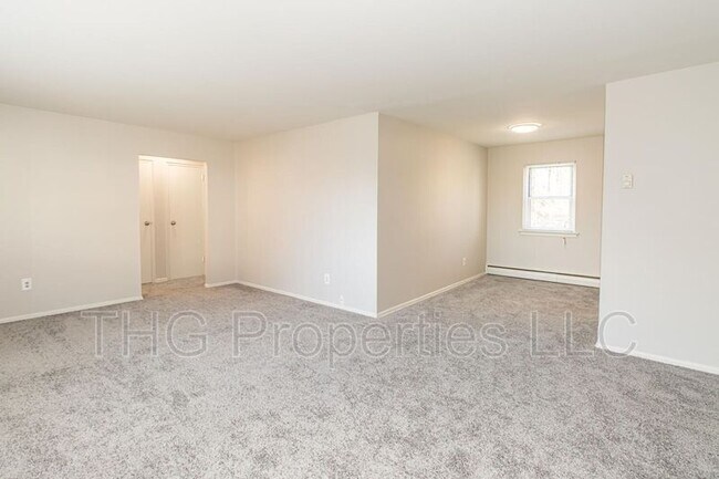 Building Photo - 27-55 Green Street APT# 28A