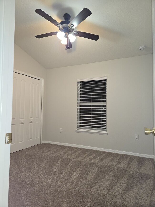 Building Photo - 3BD / 2.5BA Carriage Home