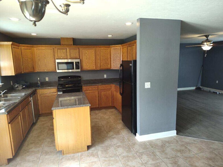 Building Photo - 3000 S Adams St